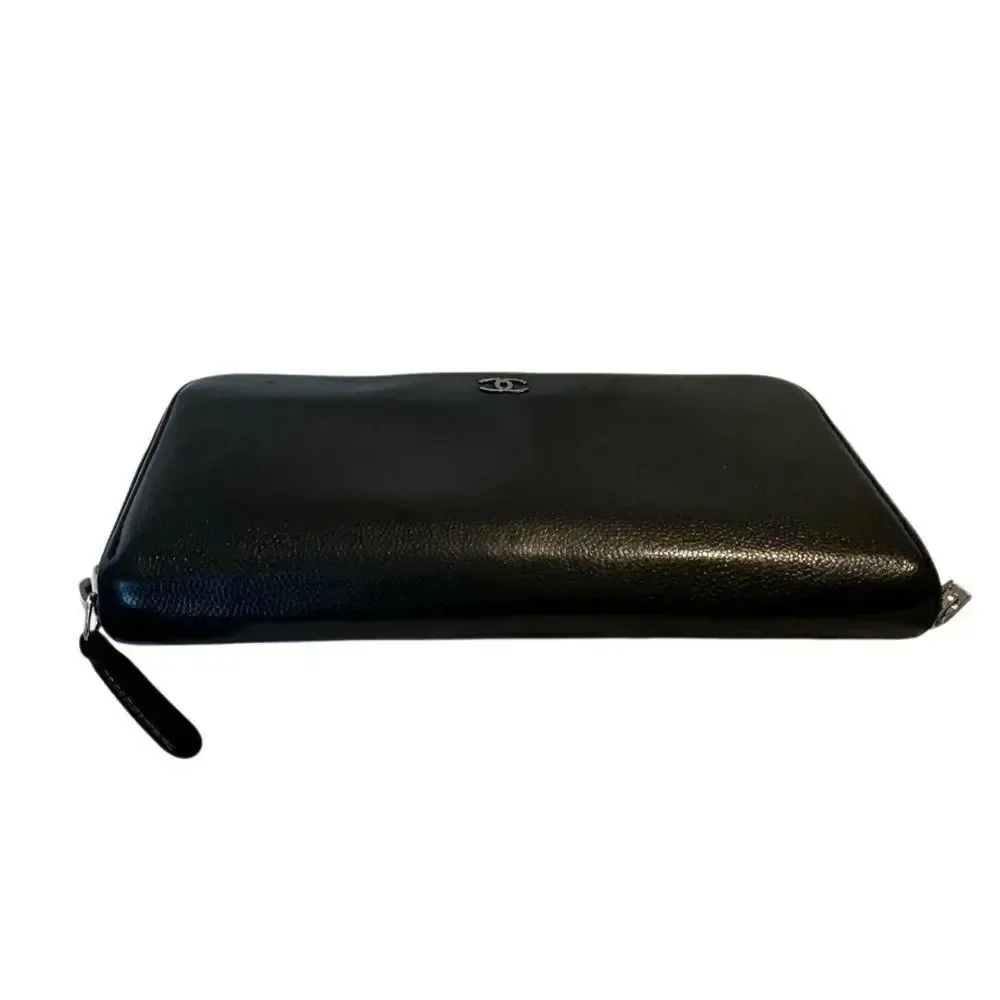 CHANEL Elegant Black Wallet